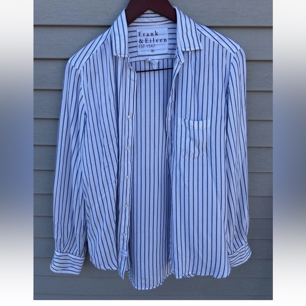 Frank & Eileen Shirt Womens XS Blue White Long striped Sleeve Button Up Eileen